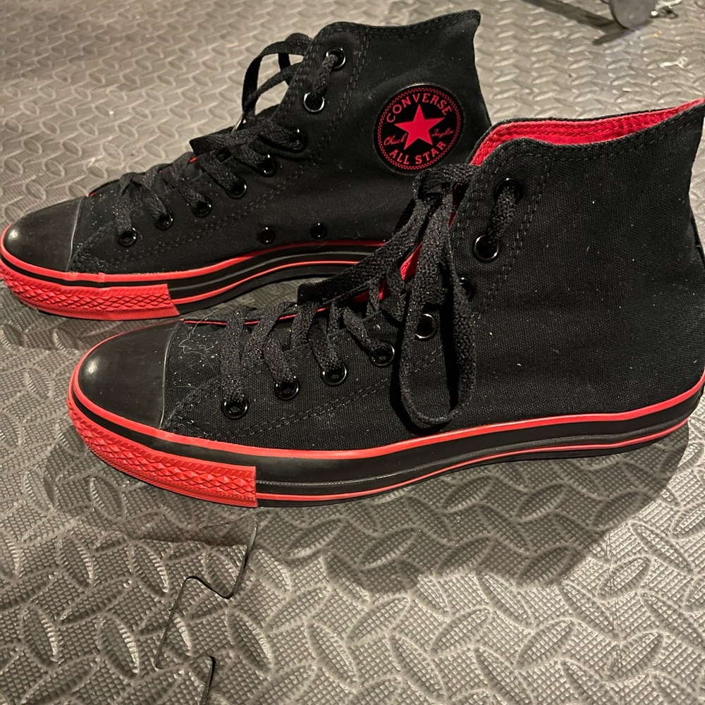 Men’s Hightop Converse Size 8